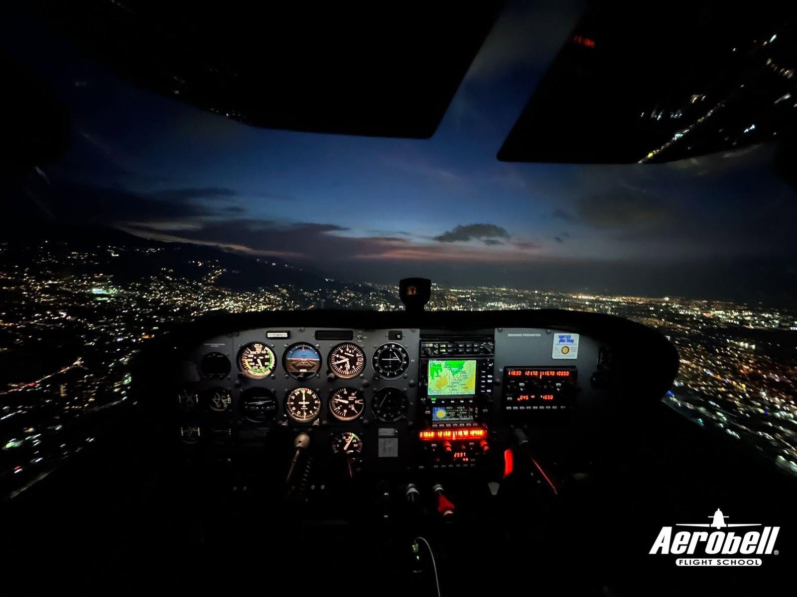 Vista nocturna desde la cabina